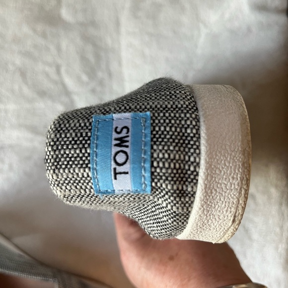 TOMS gray slip-ons, size 8.5 - Picture 3 of 6